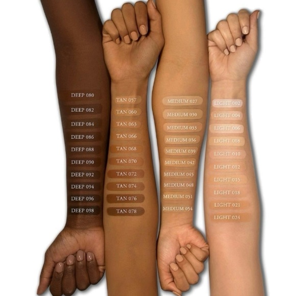 DUO KVD BEAUTY Good Apple Skin Perfecting Foundation Balm & LARUCE BEAUTY Kabuki - Picture 6 of 10